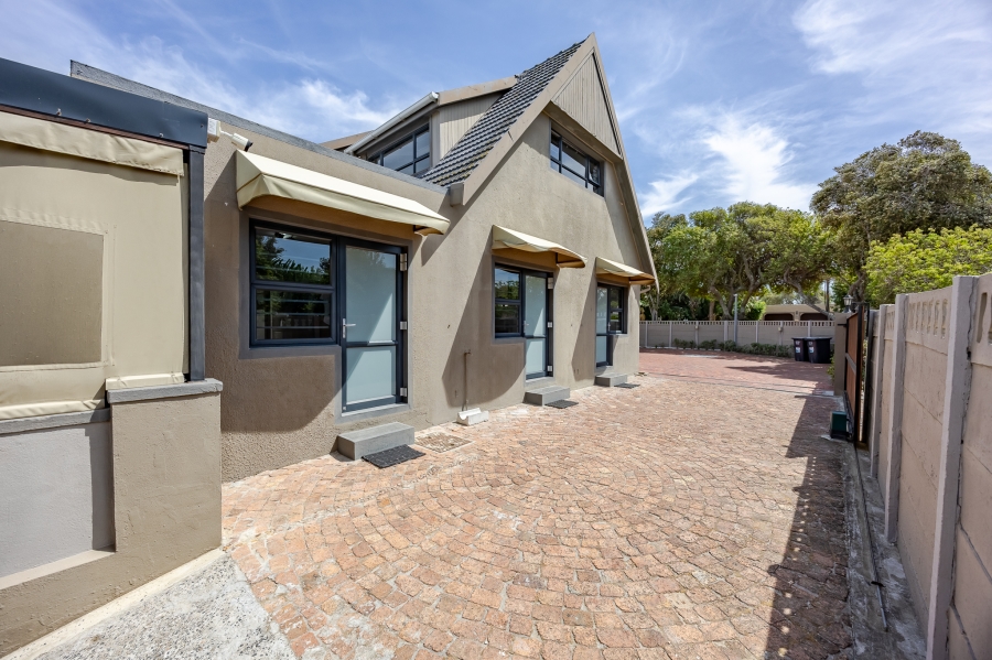 6 Bedroom Property for Sale in Flamingo Vlei Western Cape